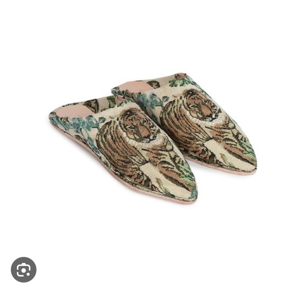 Nanushka Tiger print slides
